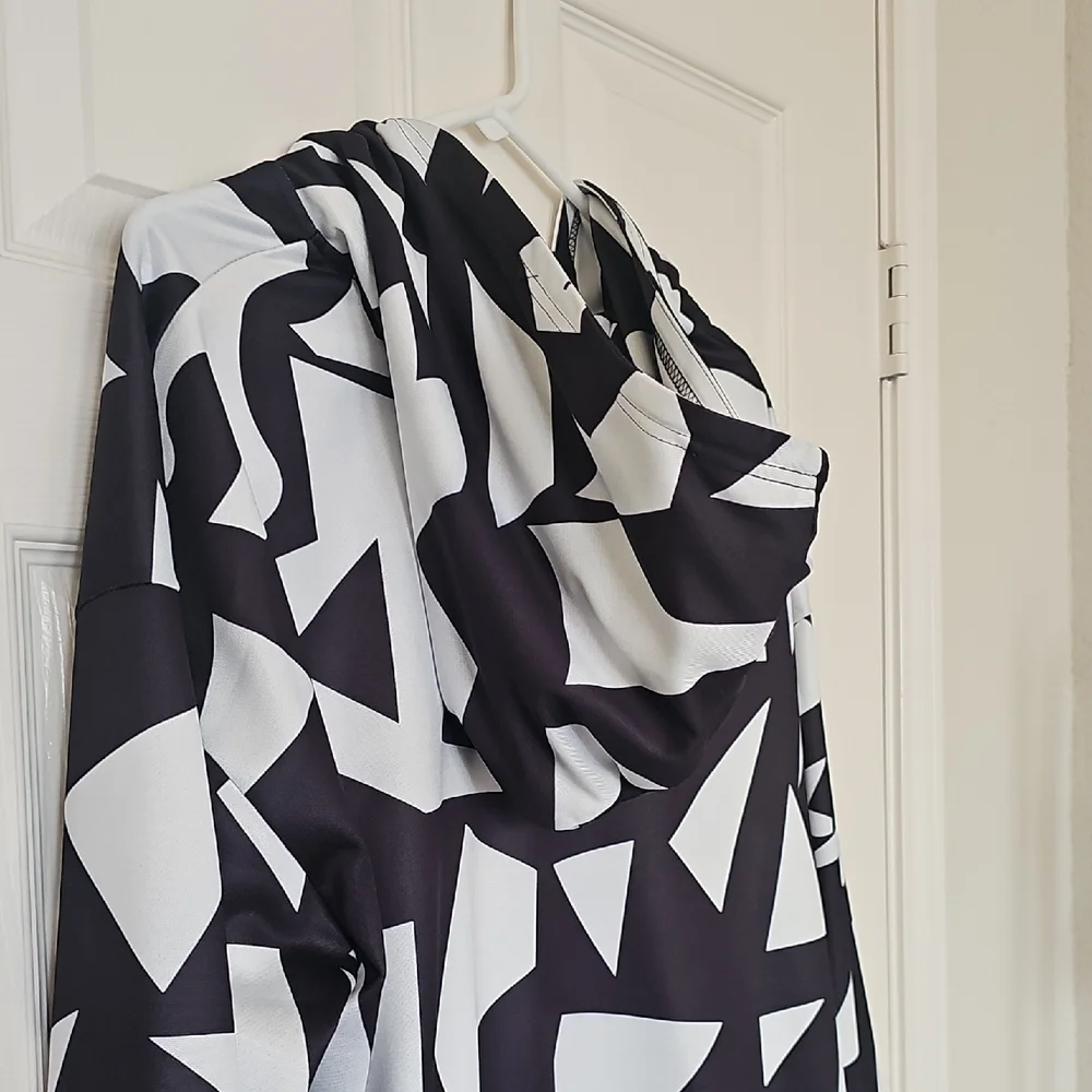 Women's Geo Black and White Colorblock Hooded Open Jacket XL - Picture 7 of 12